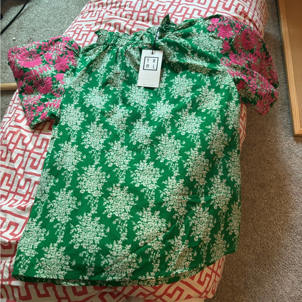 THML Women’s Anegada Embroidered Puff Short Sleeve Blouse Green Pink Size XS Top - Picture 3 of 6
